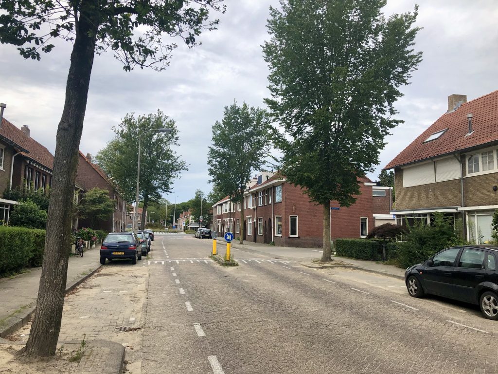 Een foto van de Philips Vingboonsstraat om te laten zien hoe de straat er nu uitziet.